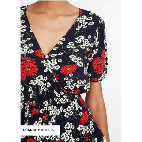MADEWELL Ruffle-Wrap Dress in Hillside Daisies Navy Floral Size 4 Versatile - Picture 3 of 11